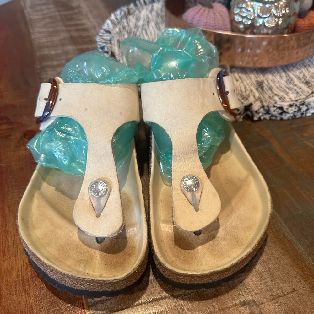 Women's Birkenstock Big Buckle Cream soft suede Gizeh Sandals size 38R